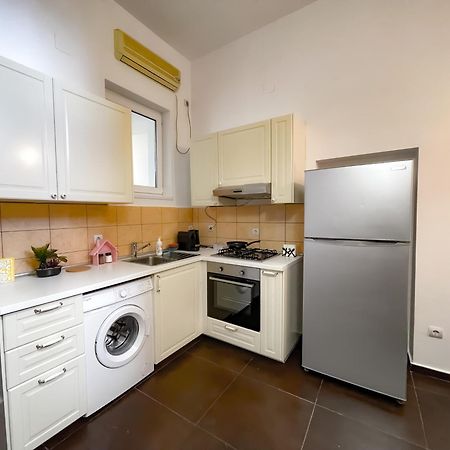 شقة Cool Flat In The Heart Of Bucharest'S Fun And History المظهر الخارجي الصورة